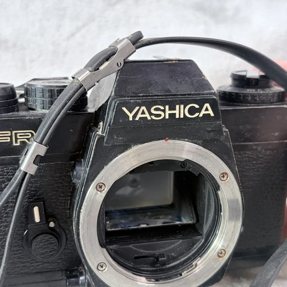 Yashica FR1‎ 35mm SLR Film Camera Body C/Y Mount Untested Japan Vintage